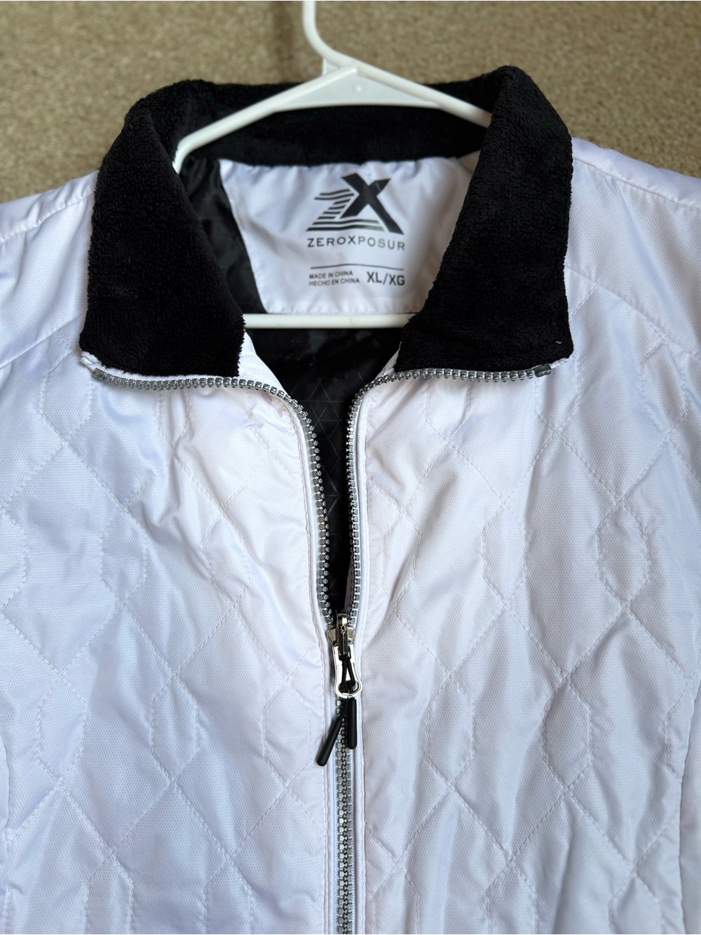 ZeroXposur Quilted White Puffer Jacket with Black Fleece Collar XL